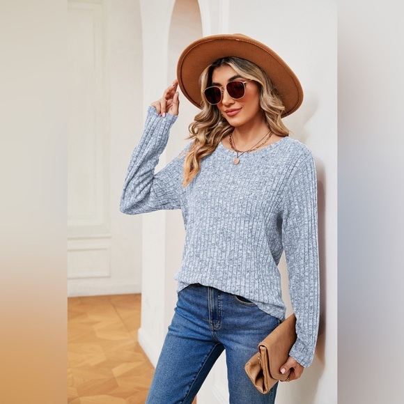 Every Day Style Round Neck Heathered Top - Picture 3 of 5